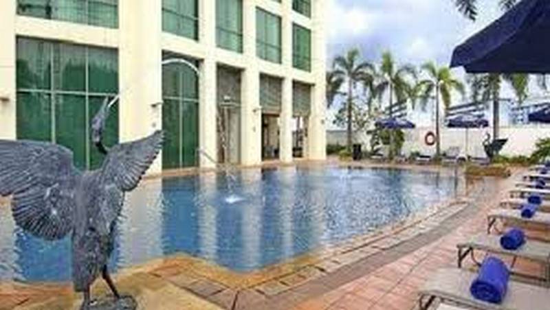 OUTDOOR SWIMMING POOL-GRAND COPTHORNE WATERFRONT